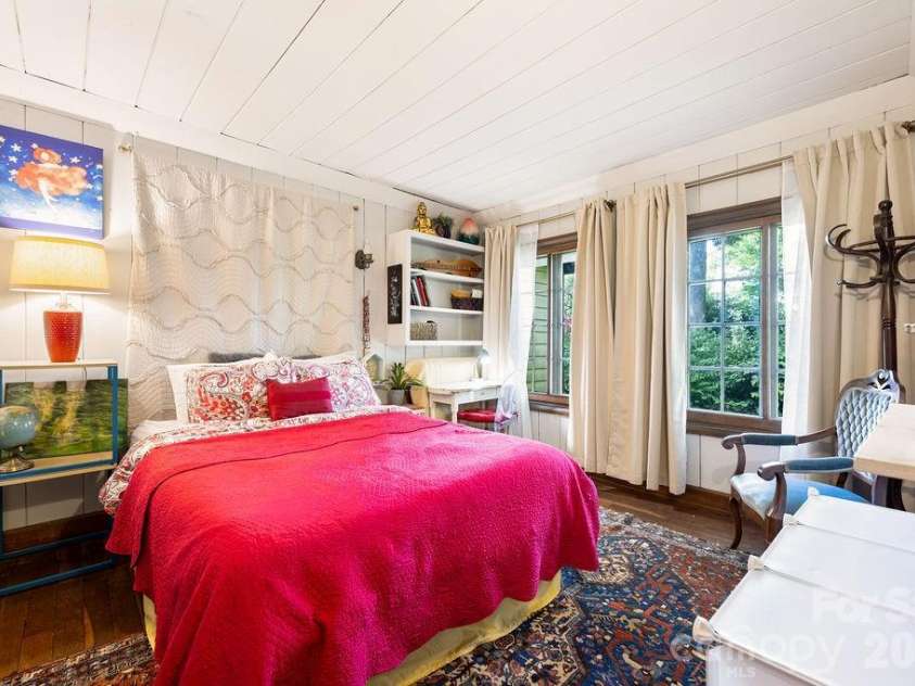 2107 Mandarin Boulevard, Charlotte, NC 28205.  MLS# CAR4341340, YatesRealty ID 17003. 3rd bedroom