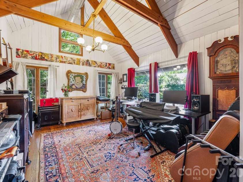 2107 Mandarin Boulevard, Charlotte, NC 28205.  MLS# CAR4341340, YatesRealty ID 17003. Dining Room