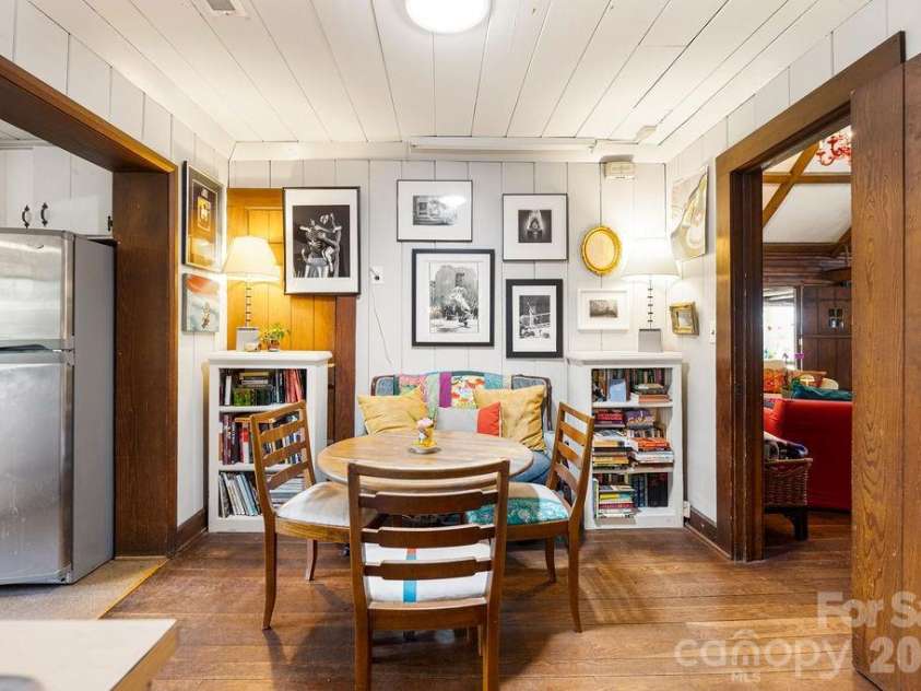 2107 Mandarin Boulevard, Charlotte, NC 28205.  MLS# CAR4341340, YatesRealty ID 17003. Eating area off kitchen 