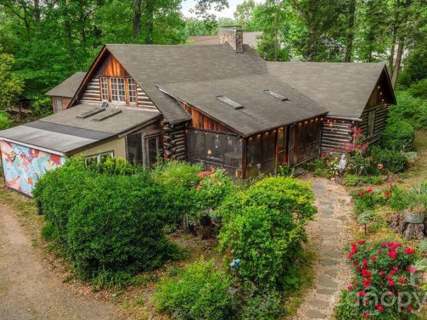 2107 Mandarin Boulevard, Charlotte, NC 28205.  MLS# CAR4341340, YatesRealty ID 17003. Front of home