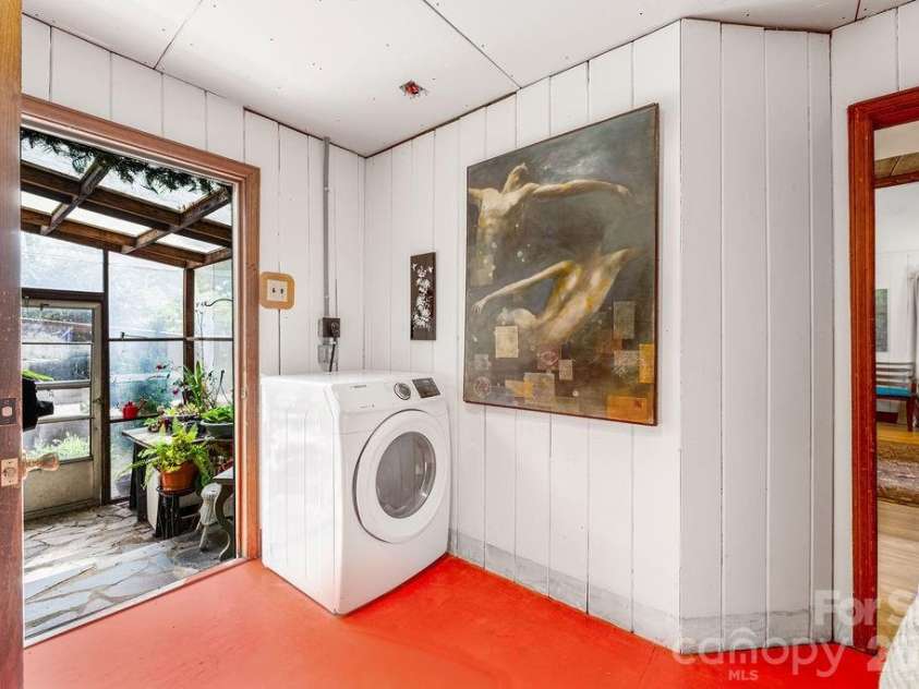 2107 Mandarin Boulevard, Charlotte, NC 28205.  MLS# CAR4341340, YatesRealty ID 17003. Laundry room