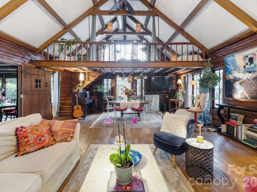 2107 Mandarin Boulevard, Charlotte, NC 28205.  MLS# CAR4341340, YatesRealty ID 17003. Living area