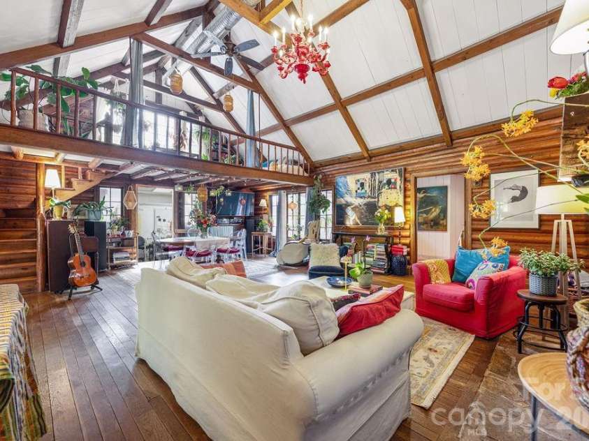 2107 Mandarin Boulevard, Charlotte, NC 28205.  MLS# CAR4341340, YatesRealty ID 17003. Open living area