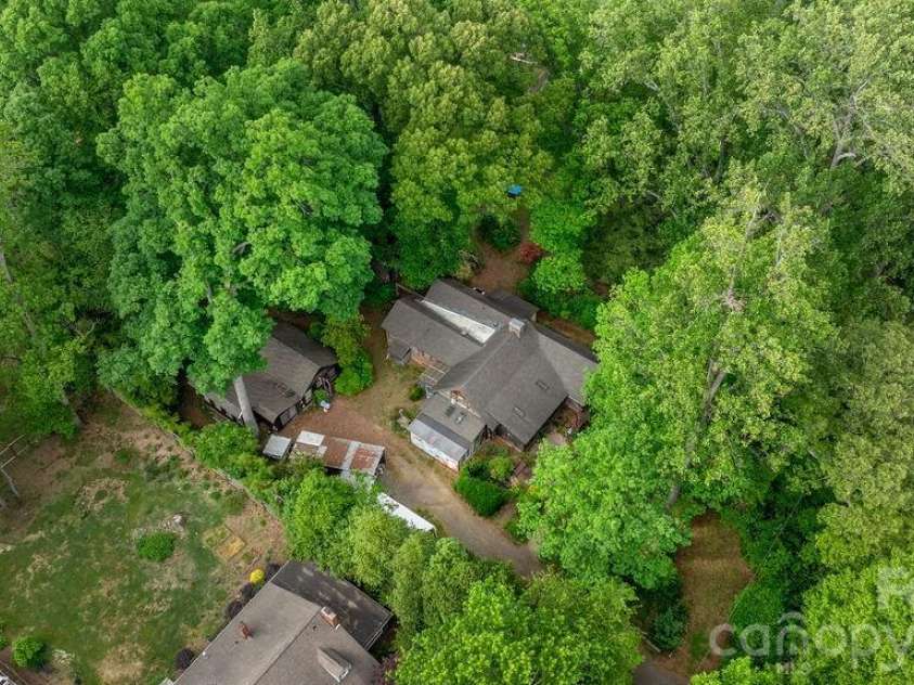2107 Mandarin Boulevard, Charlotte, NC 28205.  MLS# CAR4341340, YatesRealty ID 17003. Overview