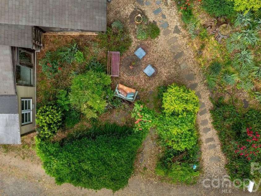 2107 Mandarin Boulevard, Charlotte, NC 28205.  MLS# CAR4341340, YatesRealty ID 17003. Overview