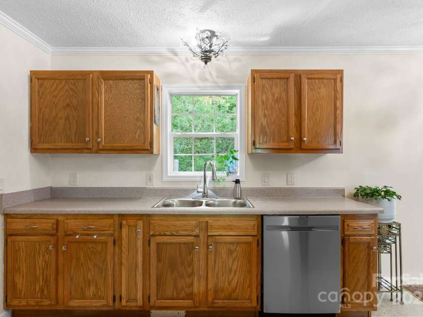 370 Fox Cove Road, Mars Hill, NC 28754.  MLS# CAR4260520, YatesRealty ID 17004. 