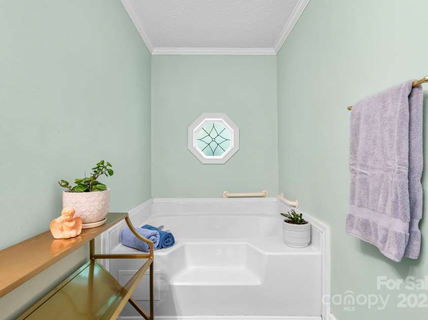 370 Fox Cove Road, Mars Hill, NC 28754.  MLS# CAR4260520, YatesRealty ID 17004. 