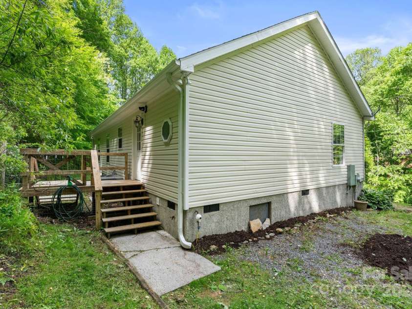 370 Fox Cove Road, Mars Hill, NC 28754.  MLS# CAR4260520, YatesRealty ID 17004. Back deck