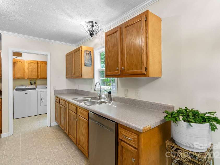 370 Fox Cove Road, Mars Hill, NC 28754.  MLS# CAR4260520, YatesRealty ID 17004. Kitchen