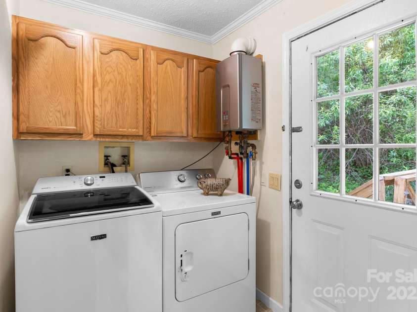 370 Fox Cove Road, Mars Hill, NC 28754.  MLS# CAR4260520, YatesRealty ID 17004. Laundry room