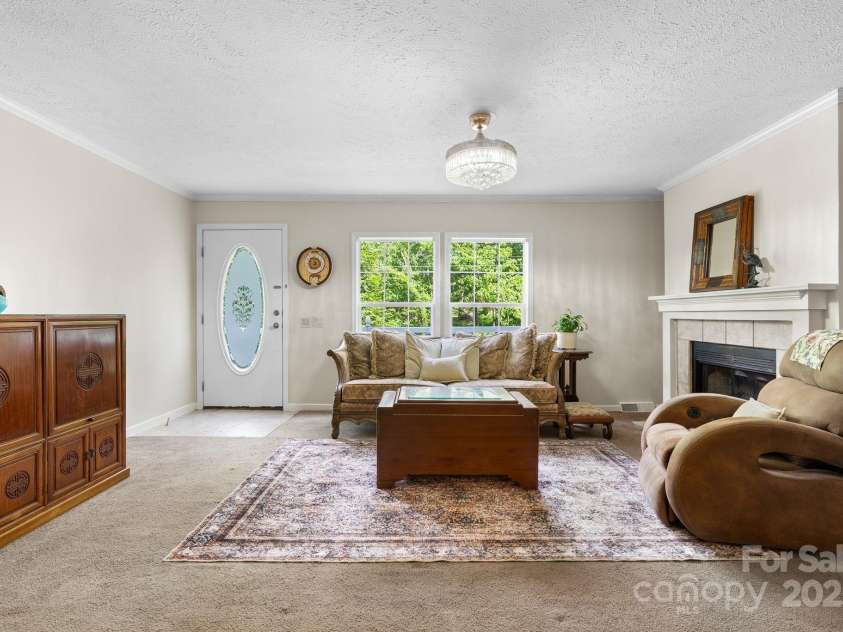 370 Fox Cove Road, Mars Hill, NC 28754.  MLS# CAR4260520, YatesRealty ID 17004. Living room