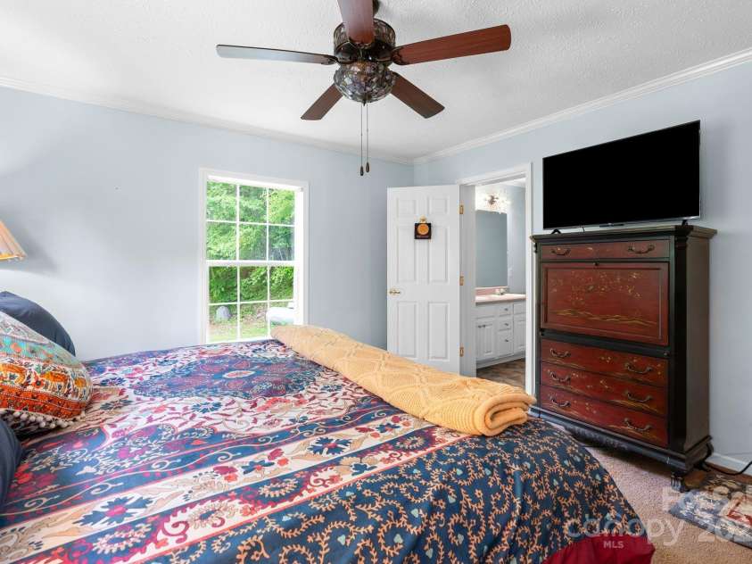 370 Fox Cove Road, Mars Hill, NC 28754.  MLS# CAR4260520, YatesRealty ID 17004. Primary