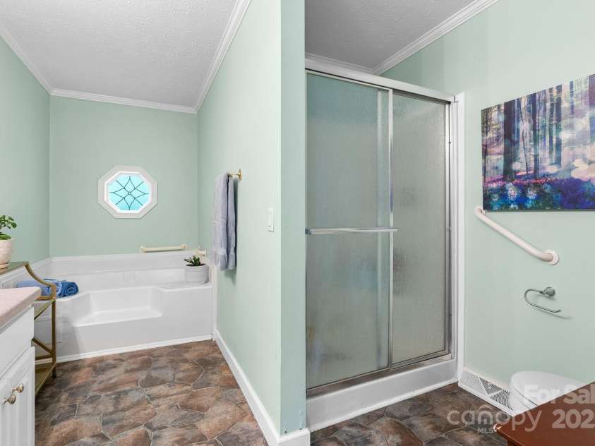 370 Fox Cove Road, Mars Hill, NC 28754.  MLS# CAR4260520, YatesRealty ID 17004. Primary bath