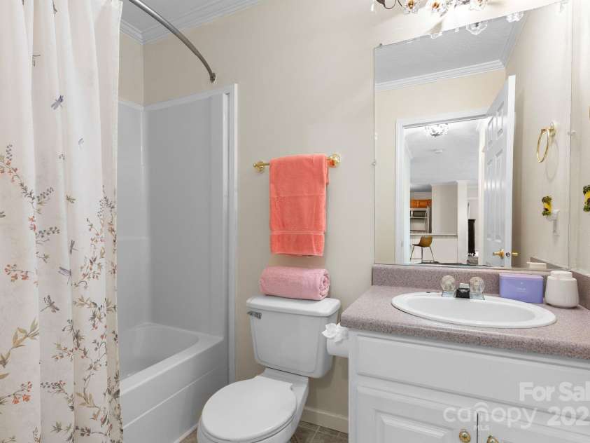 370 Fox Cove Road, Mars Hill, NC 28754.  MLS# CAR4260520, YatesRealty ID 17004. Second bath