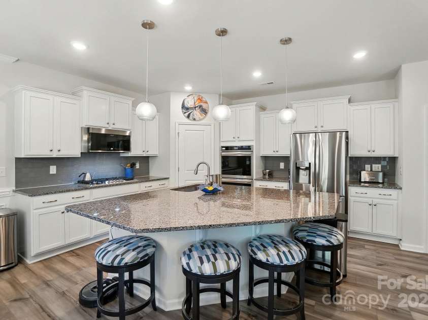 1360 Dali Boulevard, Mount Holly, NC 28120.  MLS# CAR4255366, YatesRealty ID 17006. A Gourmet Kitchen!