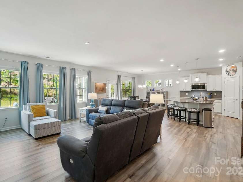 1360 Dali Boulevard, Mount Holly, NC 28120.  MLS# CAR4255366, YatesRealty ID 17006. Enjoy a bright, open floor plan!