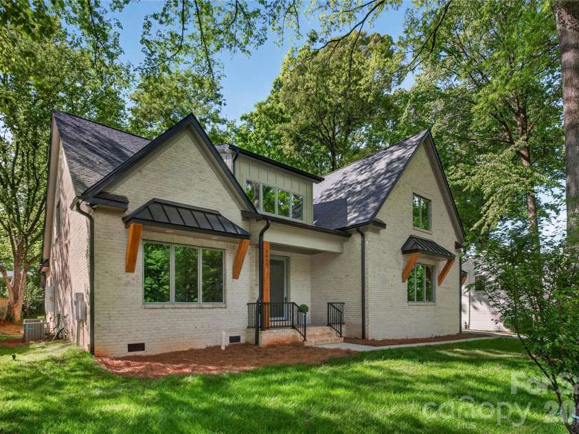 1600 Barden Road, Charlotte, NC 28226.  MLS# CAR4375466, YatesRealty ID 17006. 