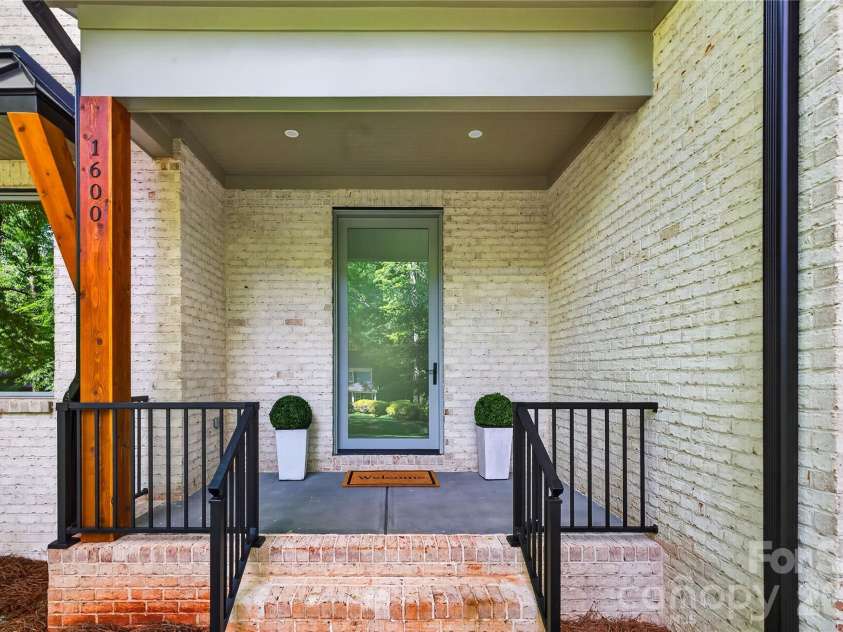 1600 Barden Road, Charlotte, NC 28226.  MLS# CAR4375466, YatesRealty ID 17006. 
