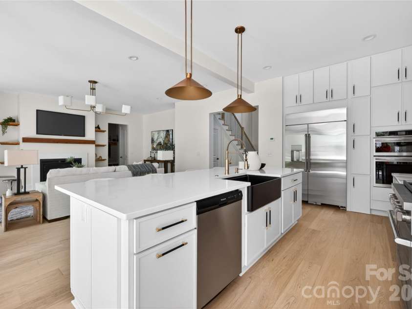 1600 Barden Road, Charlotte, NC 28226.  MLS# CAR4375466, YatesRealty ID 17006. 