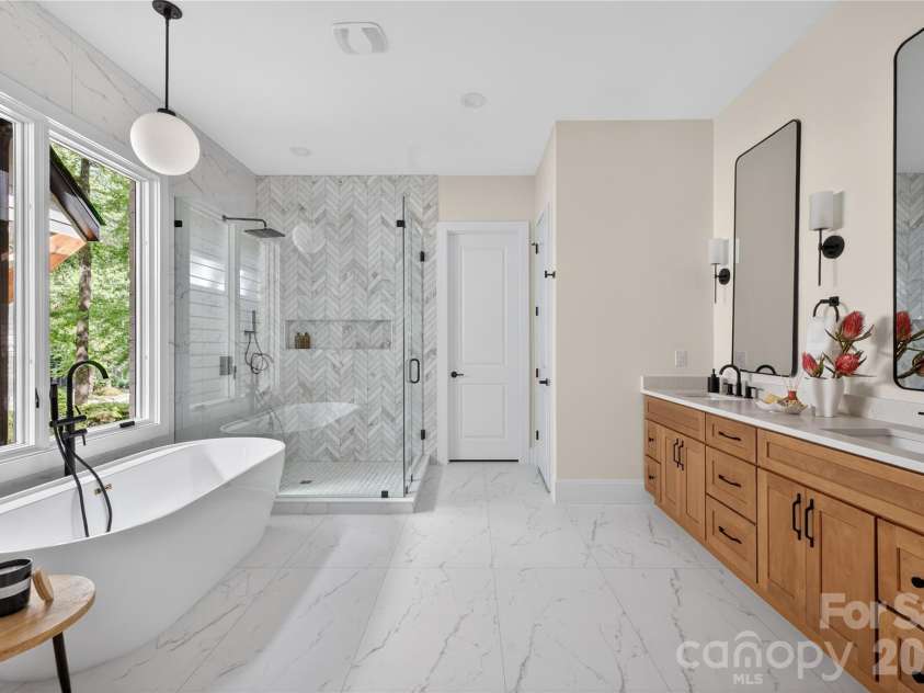1600 Barden Road, Charlotte, NC 28226.  MLS# CAR4375466, YatesRealty ID 17006. 