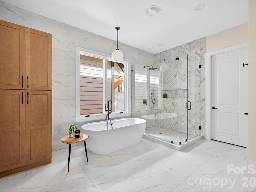 1600 Barden Road, Charlotte, NC 28226.  MLS# CAR4375466, YatesRealty ID 17006. 