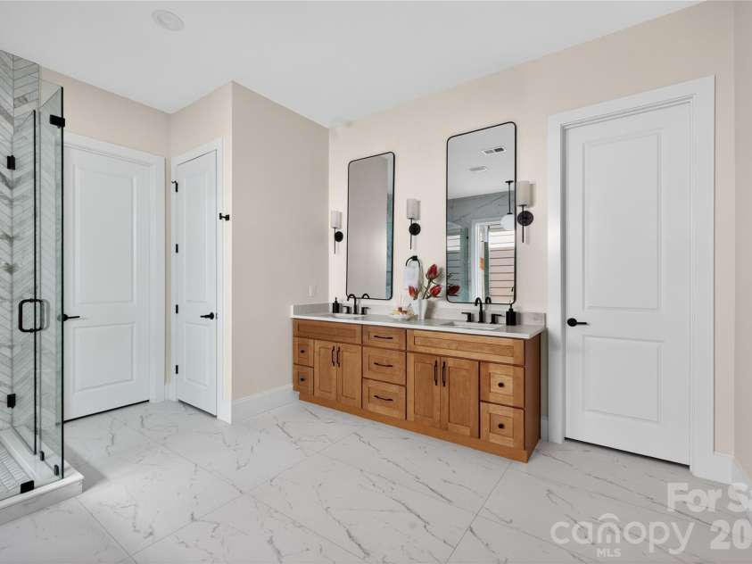1600 Barden Road, Charlotte, NC 28226.  MLS# CAR4375466, YatesRealty ID 17006. 