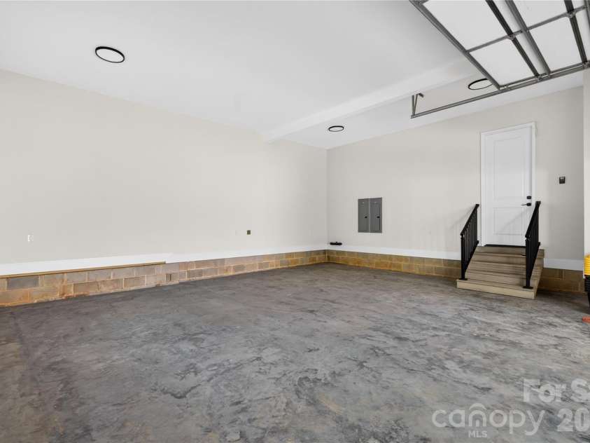 1600 Barden Road, Charlotte, NC 28226.  MLS# CAR4375466, YatesRealty ID 17006. 