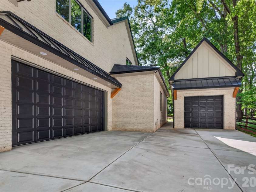 1600 Barden Road, Charlotte, NC 28226.  MLS# CAR4375466, YatesRealty ID 17006. 
