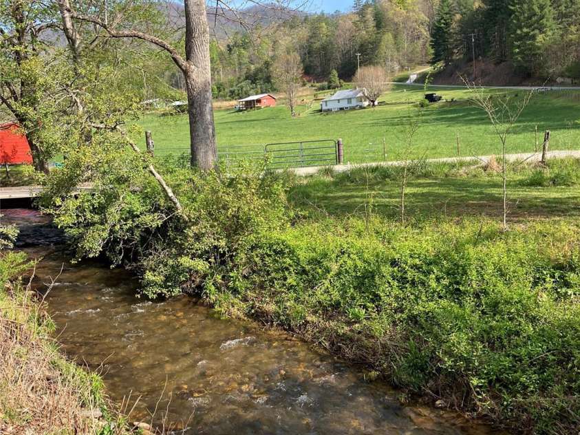 45 Old Cove Road, Sylva, NC 28779.  MLS# CAR4259055, YatesRealty ID 17007. 