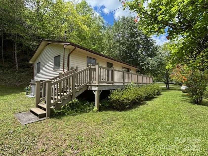 45 Old Cove Road, Sylva, NC 28779.  MLS# CAR4259055, YatesRealty ID 17007. 