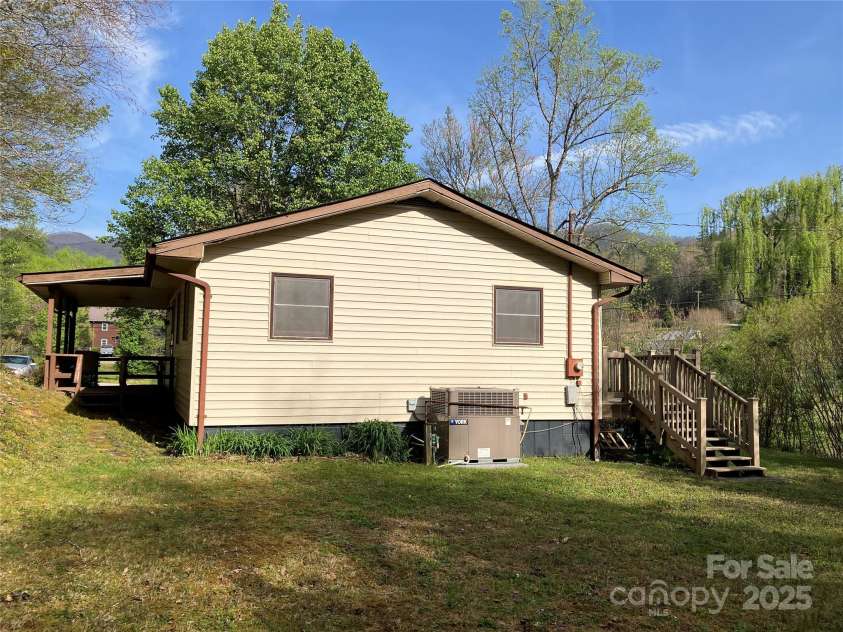 45 Old Cove Road, Sylva, NC 28779.  MLS# CAR4259055, YatesRealty ID 17007. 