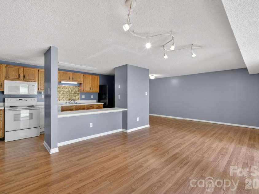 9405 Old Concord Road, Charlotte, NC 28213.  MLS# CAR4376328, YatesRealty ID 17007. 