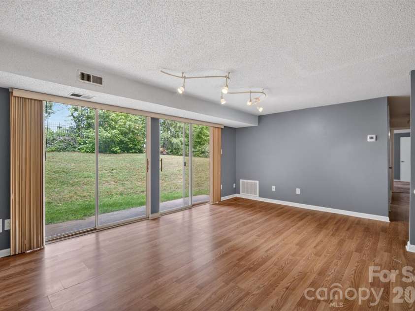 9405 Old Concord Road, Charlotte, NC 28213.  MLS# CAR4376328, YatesRealty ID 17007. 