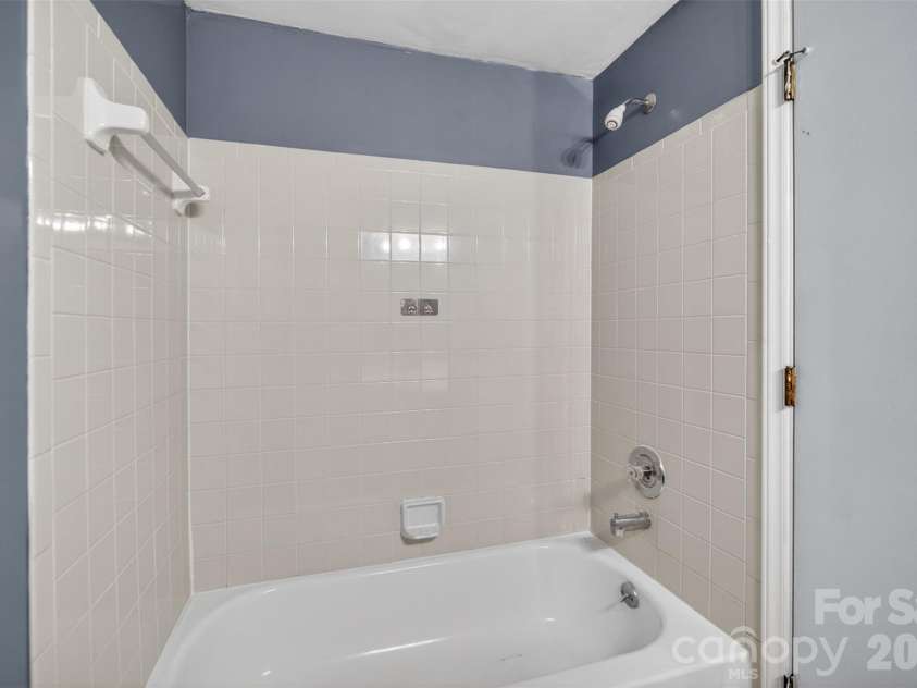 9405 Old Concord Road, Charlotte, NC 28213.  MLS# CAR4376328, YatesRealty ID 17007. 
