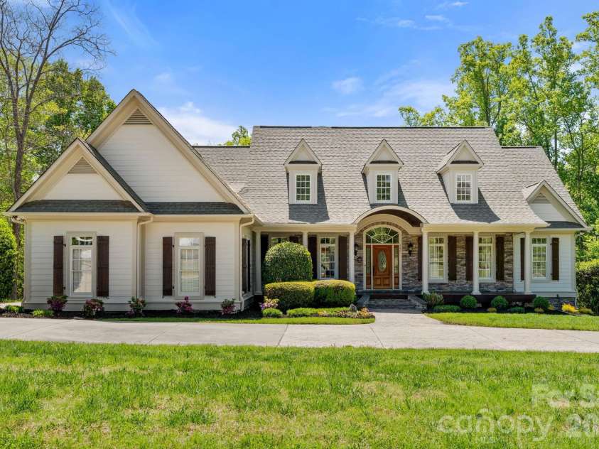 7601 Crossing Ridge Drive, Belews Creek, NC 27009.  MLS# CAR4375208, YatesRealty ID 17008. 