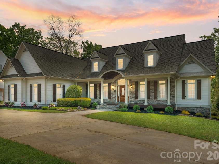 7601 Crossing Ridge Drive, Belews Creek, NC 27009.  MLS# CAR4375208, YatesRealty ID 17008. 