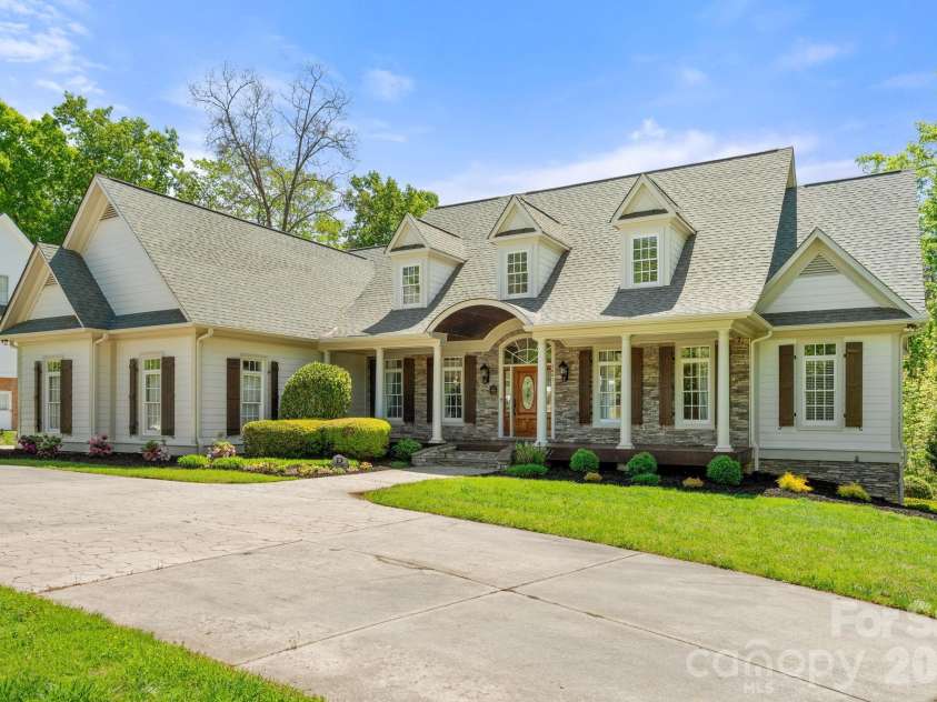 7601 Crossing Ridge Drive, Belews Creek, NC 27009.  MLS# CAR4375208, YatesRealty ID 17008. 