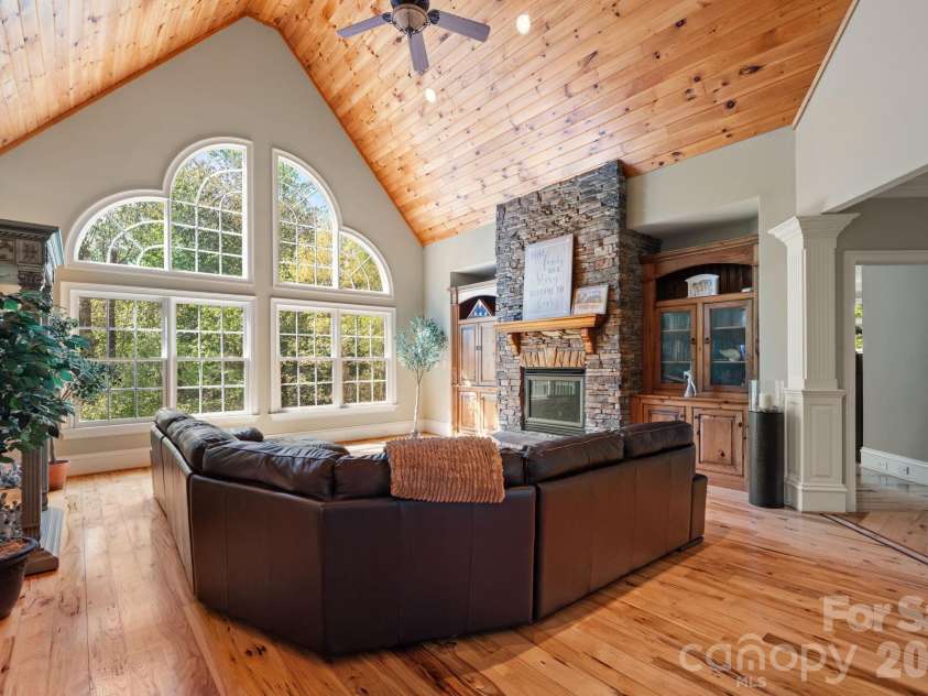 7601 Crossing Ridge Drive, Belews Creek, NC 27009.  MLS# CAR4375208, YatesRealty ID 17008. 