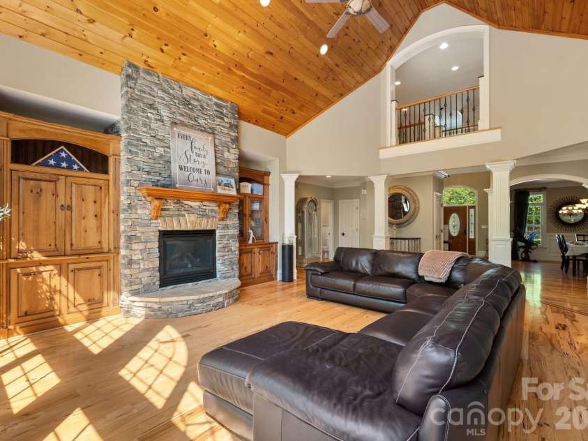 7601 Crossing Ridge Drive, Belews Creek, NC 27009.  MLS# CAR4375208, YatesRealty ID 17008. 