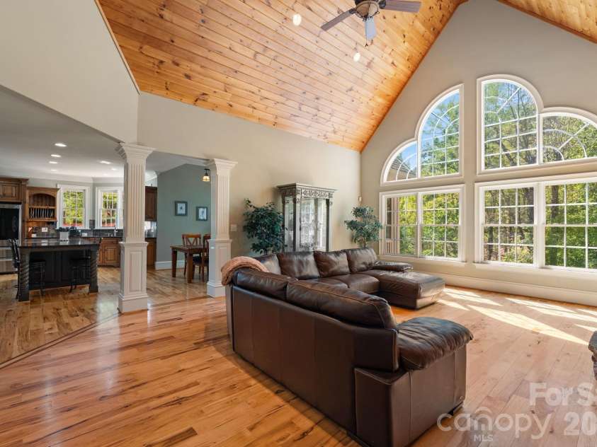 7601 Crossing Ridge Drive, Belews Creek, NC 27009.  MLS# CAR4375208, YatesRealty ID 17008. 