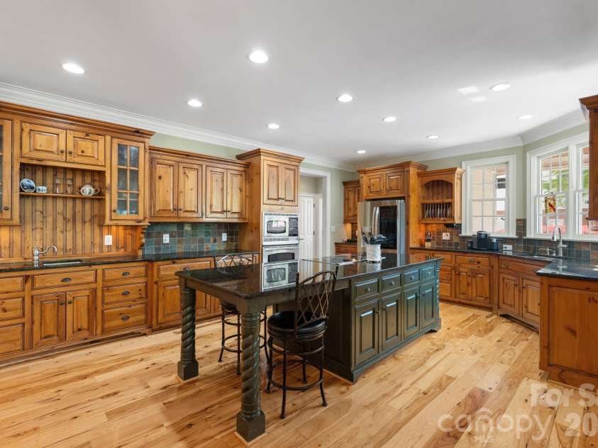 7601 Crossing Ridge Drive, Belews Creek, NC 27009.  MLS# CAR4375208, YatesRealty ID 17008. 