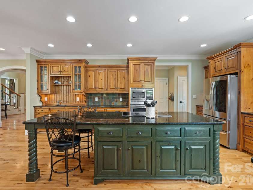 7601 Crossing Ridge Drive, Belews Creek, NC 27009.  MLS# CAR4375208, YatesRealty ID 17008. 