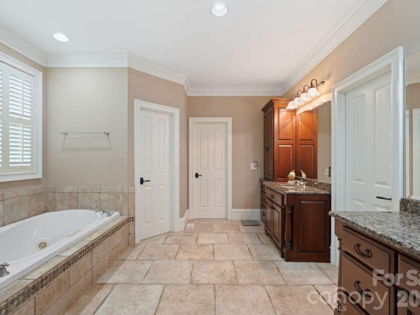 7601 Crossing Ridge Drive, Belews Creek, NC 27009.  MLS# CAR4375208, YatesRealty ID 17008. 