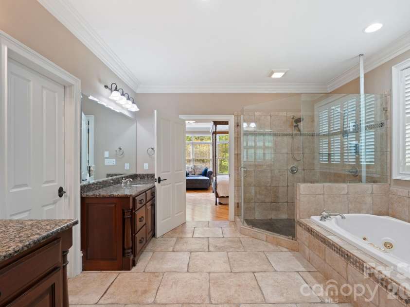 7601 Crossing Ridge Drive, Belews Creek, NC 27009.  MLS# CAR4375208, YatesRealty ID 17008. 