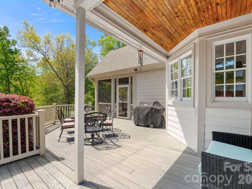 7601 Crossing Ridge Drive, Belews Creek, NC 27009.  MLS# CAR4375208, YatesRealty ID 17008. 