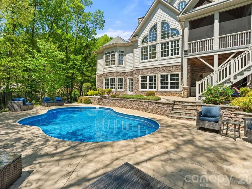 7601 Crossing Ridge Drive, Belews Creek, NC 27009.  MLS# CAR4375208, YatesRealty ID 17008. 