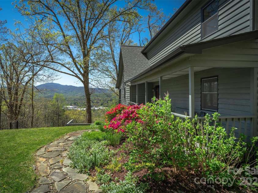54 Jazaka Ridge Ridge, Swannanoa, NC 28778.  MLS# CAR4247960, YatesRealty ID 17009. 