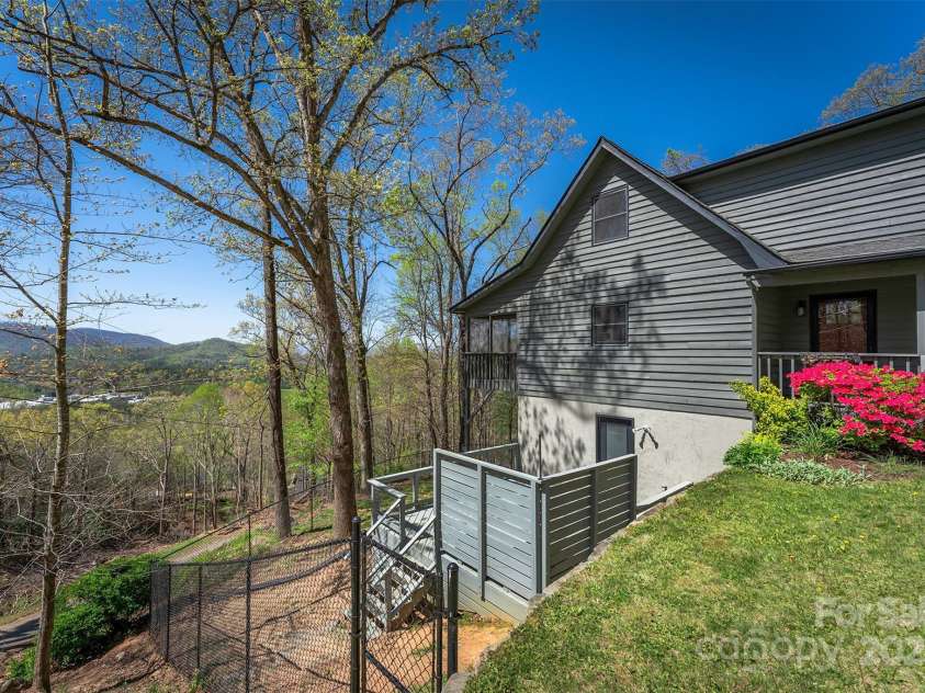 54 Jazaka Ridge Ridge, Swannanoa, NC 28778.  MLS# CAR4247960, YatesRealty ID 17009. 