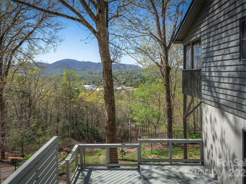54 Jazaka Ridge Ridge, Swannanoa, NC 28778.  MLS# CAR4247960, YatesRealty ID 17009. 