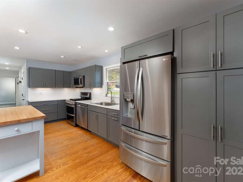 54 Jazaka Ridge Ridge, Swannanoa, NC 28778.  MLS# CAR4247960, YatesRealty ID 17009. 